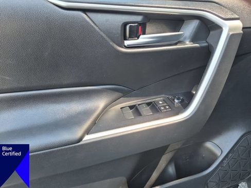 Used 2020 Toyota RAV4 XLE w/ Convenience Package FWD image 12