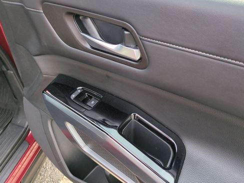 Used 2024 Nissan Pathfinder SL image 27