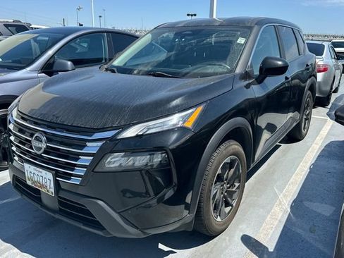 Used 2024 Nissan Rogue SV AWD/4WD image 2