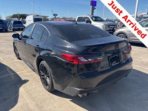 Used 2025 Toyota Camry SE image 5