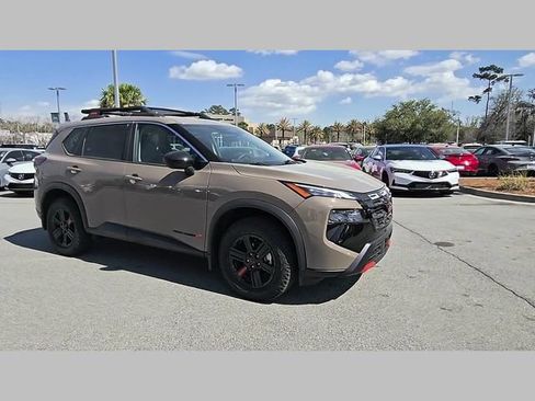 Used 2025 Nissan Rogue SV AWD/4WD image 29