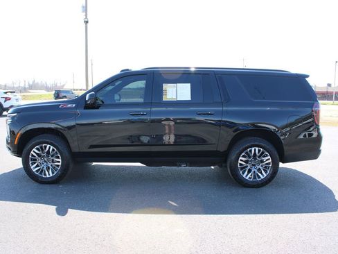 Used 2025 Chevrolet Suburban Z71 image 6