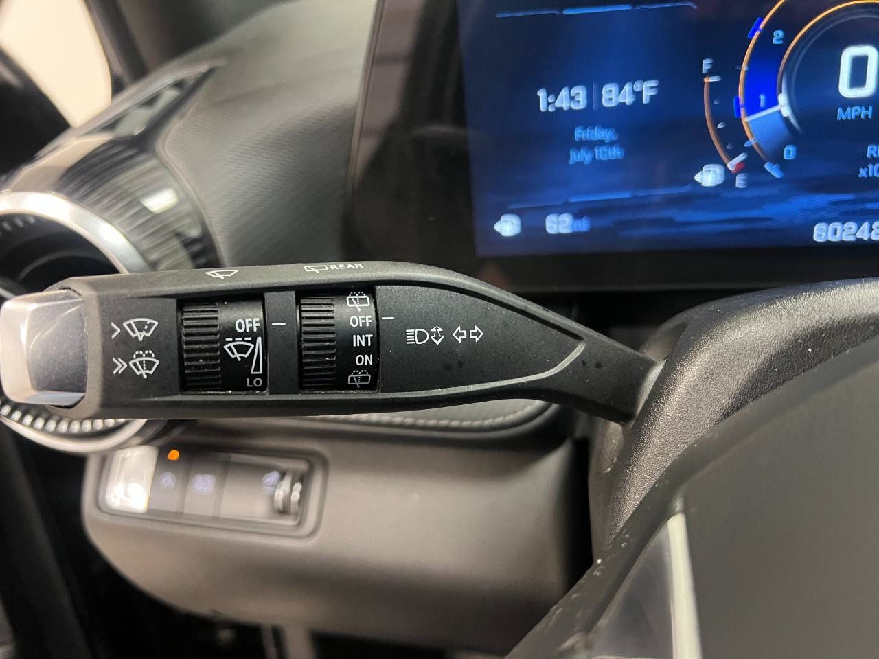 Used 2025 Chevrolet Equinox LT w/ Convenience Package II FWD image 37