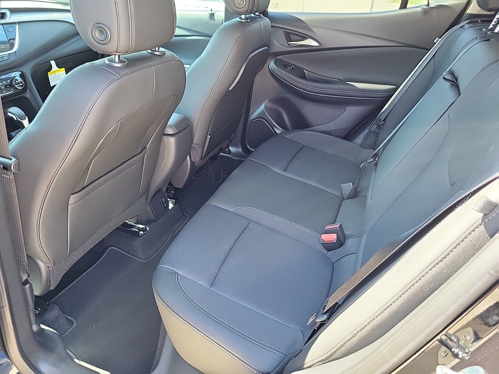 Used 2023 Buick Encore GX Select w/ Sport Touring Package FWD image 13