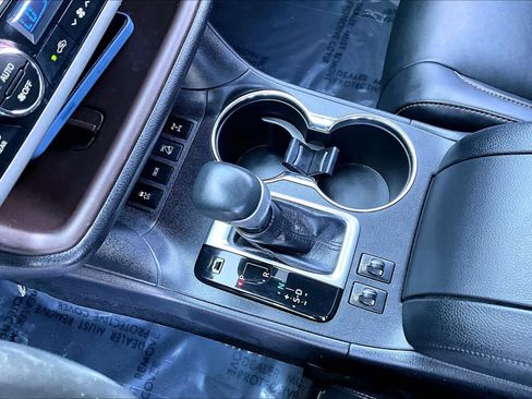 Used 2019 Toyota Highlander XLE image 16