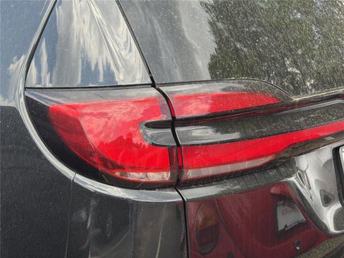 Used 2023 Chrysler Pacifica Touring-L FWD image 10