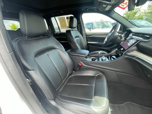 Used 2024 Jeep Grand Cherokee Limited AWD/4WD image 28