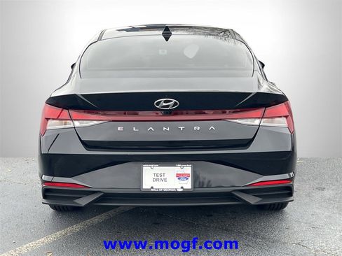 Used 2023 Hyundai Elantra SEL w/ Cargo Package image 23