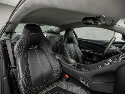 Used 2014 Aston Martin Vanquish Coupe image 32