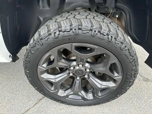 Used 2024 RAM 1500 Limited AWD/4WD image 12