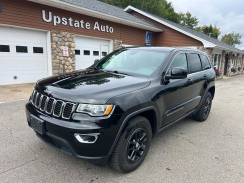 Used 2018 Jeep Grand Cherokee Laredo AWD/4WD image 1