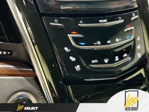 Used 2017 Cadillac Escalade Luxury AWD/4WD image 24