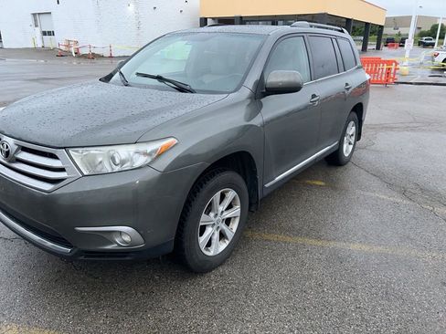 Used 2012 Toyota Highlander SE w/ Tow Pkg AWD/4WD image 5