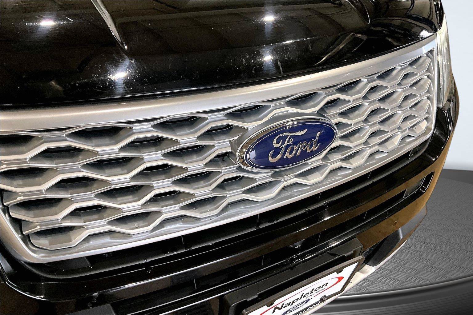 Used 2017 Ford Explorer Platinum AWD/4WD image 30
