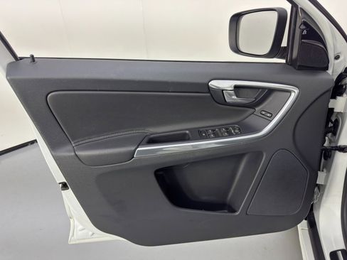 Used 2016 Volvo XC60 T5 Premier w/ Proximity Package image 36