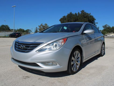 Used 2012 Hyundai Sonata SE w/ Navigation & Sunroof Pkg FWD image 3