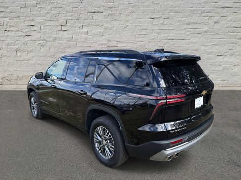 Used 2025 Chevrolet Traverse LT image 7