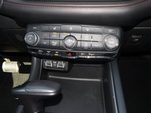 Used 2025 Dodge Durango GT AWD/4WD image 12