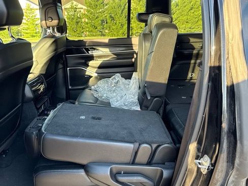 Used 2022 Jeep Wagoneer Series I AWD/4WD image 7