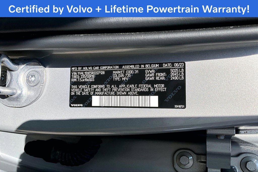 Used 2024 Volvo XC40 B5 Plus AWD/4WD image 45