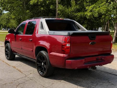Used 2007 Chevrolet Avalanche LTZ w/ LTZ Preferred Equipment Group RWD image 3