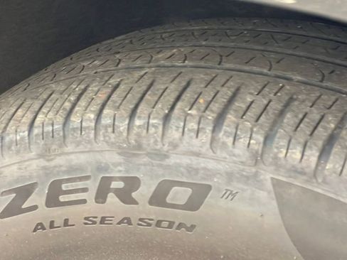 Used 2024 Chrysler Pacifica Limited FWD image 16
