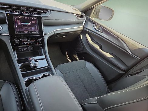 New 2025 Jeep Grand Cherokee Altitude AWD/4WD image 12