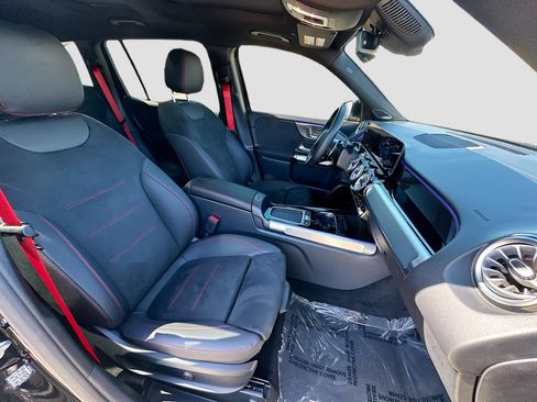 Used 2025 Mercedes-Benz GLB 35 AMG 4MATIC image 32