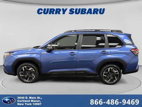 Used 2025 Subaru Forester Premium AWD/4WD image 2