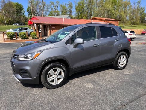 Used 2019 Chevrolet Trax LT w/ LT Convenience Package AWD/4WD image 1