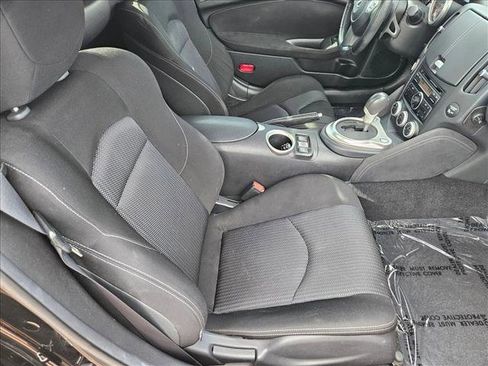 Used 2011 Nissan 370Z Roadster image 14