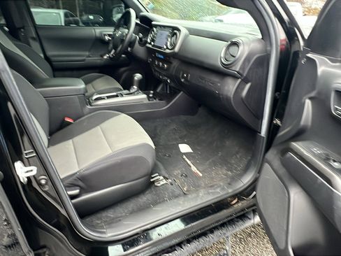Used 2022 Toyota Tacoma TRD Sport image 19