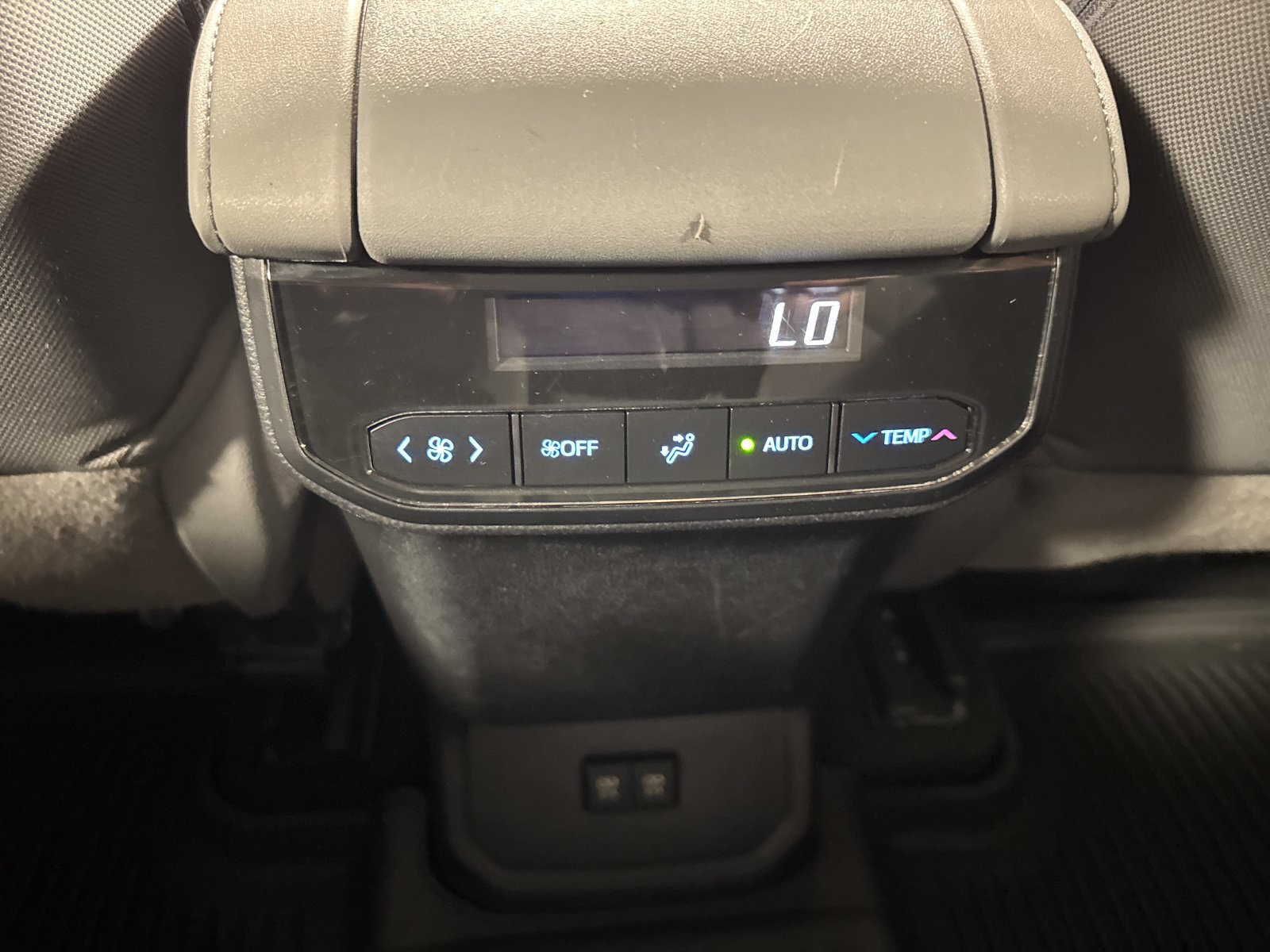 Used 2020 Toyota Highlander LE AWD/4WD image 21