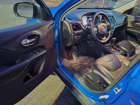 Used 2019 Jeep Cherokee Trailhawk AWD/4WD image 19