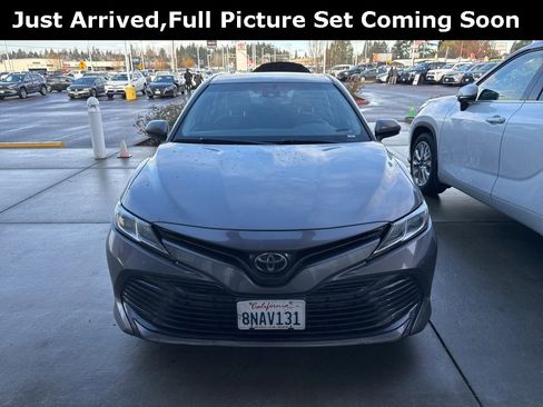 Certified 2018 Toyota Camry LE image 1