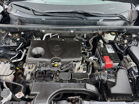 Used 2021 Toyota RAV4 LE AWD/4WD image 10