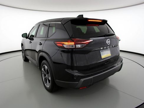 Used 2025 Nissan Rogue SV FWD image 6