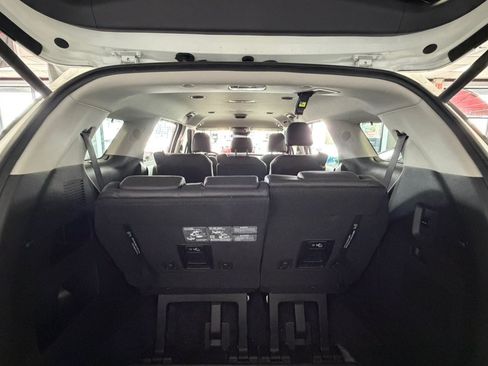 Used 2025 Kia Carnival EX FWD image 18