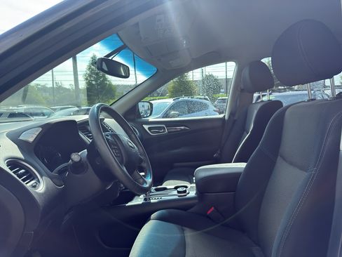 Used 2017 Nissan Pathfinder SV AWD/4WD image 9