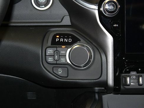 New 2026 RAM 1500 4x4 Crew Cab image 13