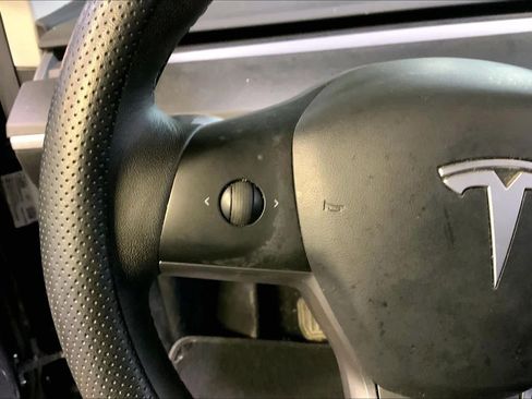 Used 2021 Tesla Model Y Long Range image 23