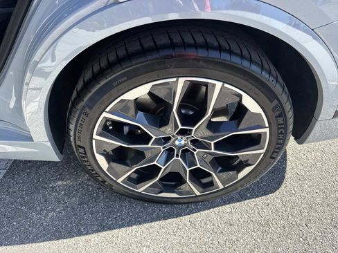 Used 2024 BMW X7 M60i image 11