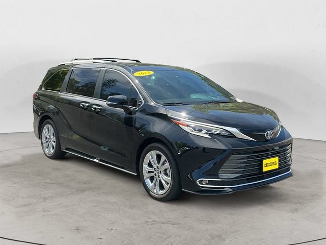 Used 2023 Toyota Sienna Platinum FWD image 7