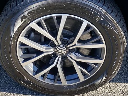 Used 2020 Volkswagen Tiguan SEL FWD image 29