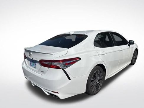 Used 2020 Toyota Camry SE w/ Carpet Mat Package image 2