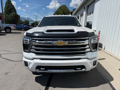 Used 2024 Chevrolet Silverado 3500 High Country w/ High Country Premium Package AWD/4WD image 2