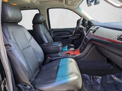 Used 2013 Cadillac Escalade Premium RWD image 23