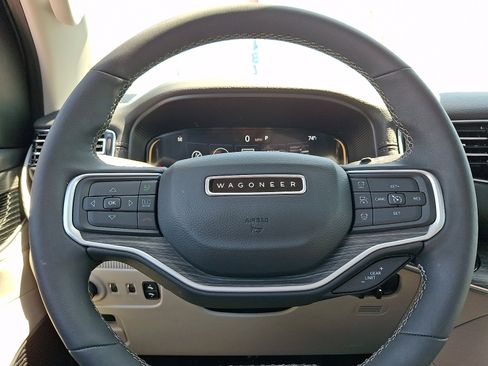 Used 2024 Jeep Wagoneer L Series III w/ Premium Group I AWD/4WD image 25