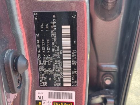 Used 2023 Toyota Highlander XLE AWD/4WD image 28