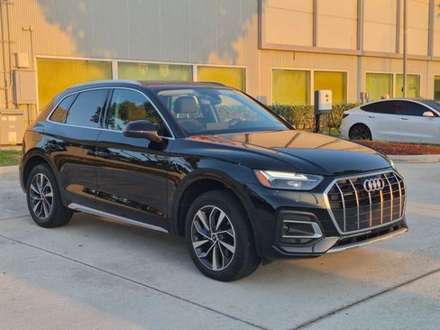 Used 2021 Audi Q5 2.0T Premium w/ Convenience Package AWD/4WD image 3